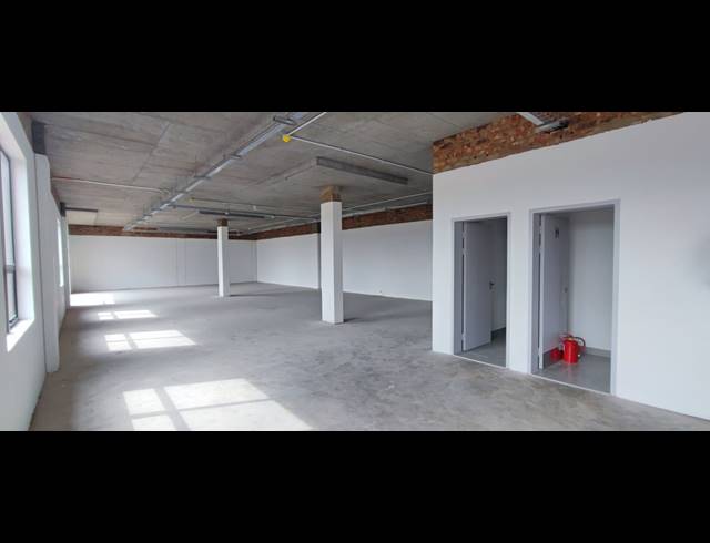 2,230M² WAREHOUSE TO LET IN HIGHVELD